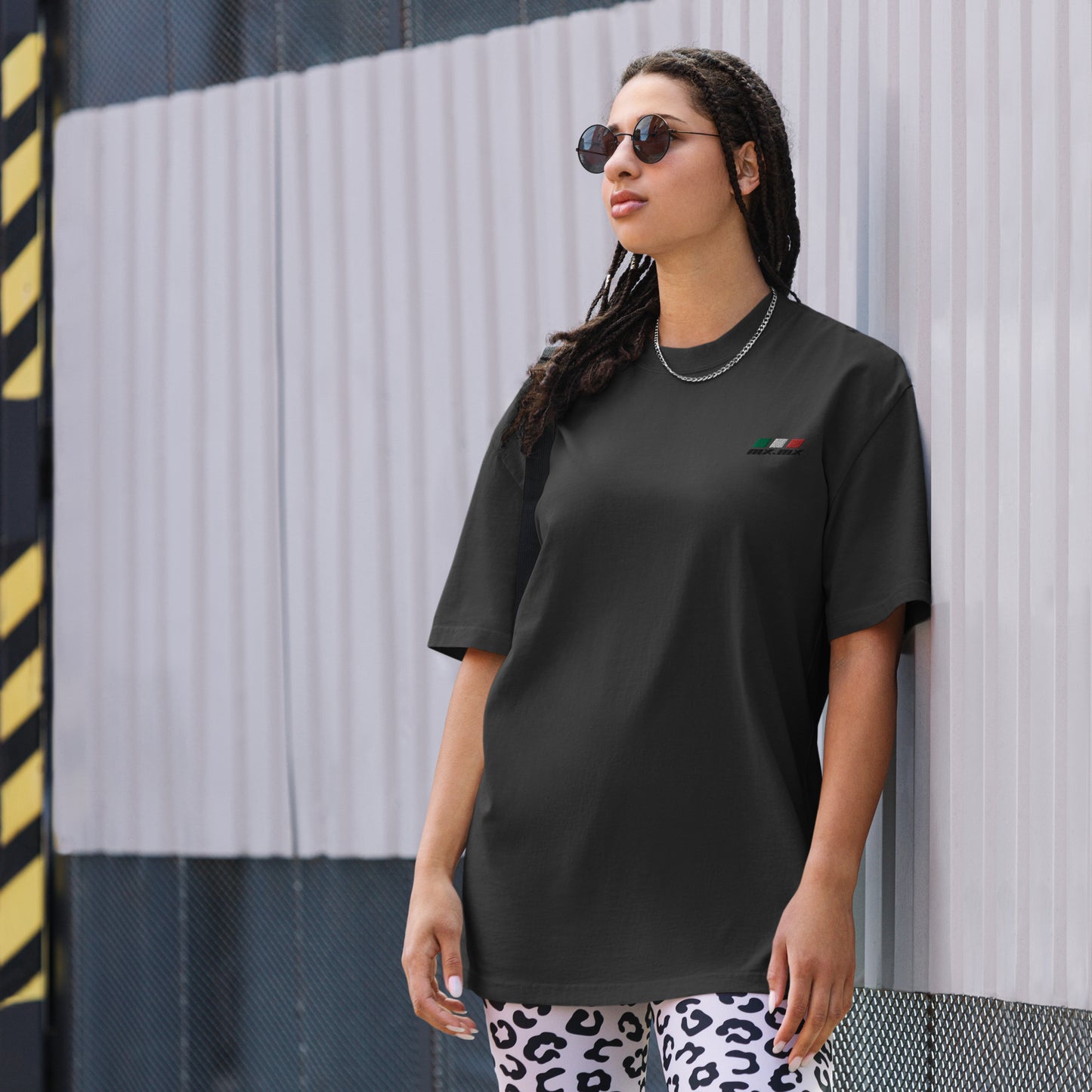 Camiseta oversize con efecto desgastado "mx.mx" logo bordado
